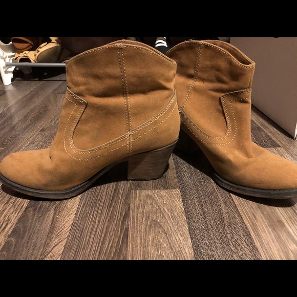 Rocket dog booties. Tan colour. Like new - Picture 2 of 5